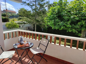 Precioso piso en playa America con jardin privado.